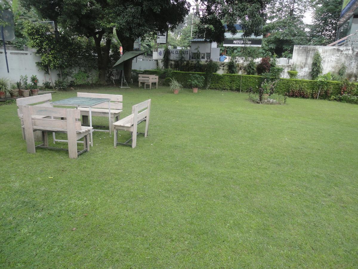 Hotel White House Dehradun Exterior foto